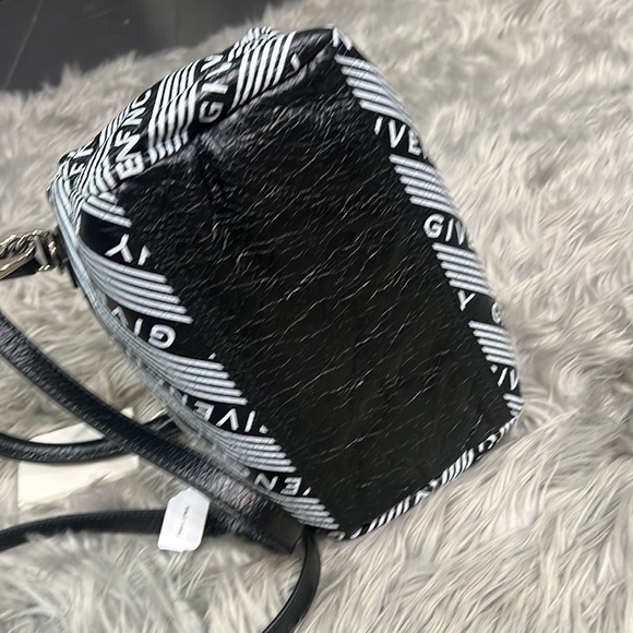 Givenchy - Picture 8 of 8